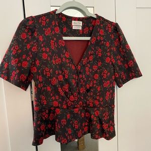 Cute crop and flare rose shirt 🌹